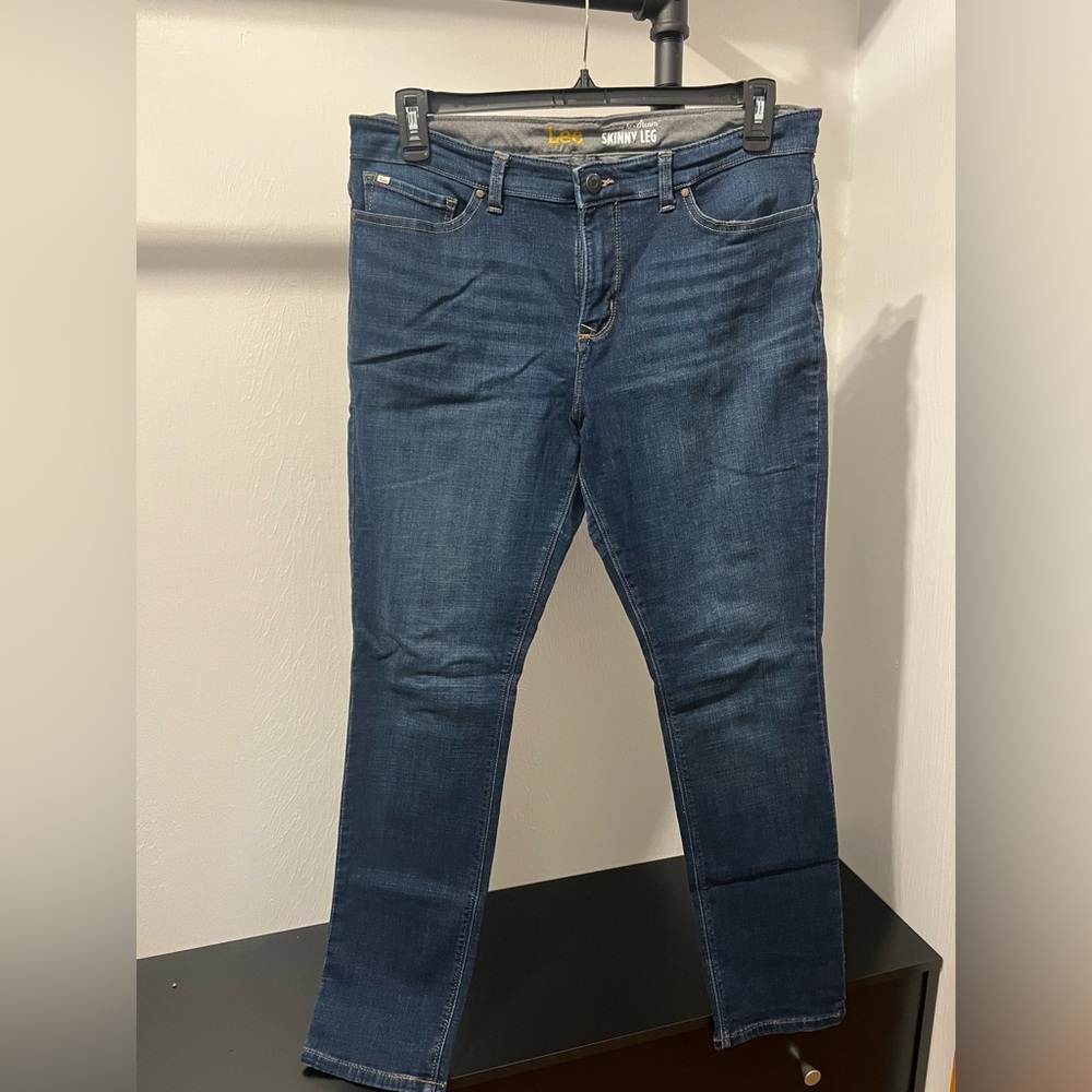 Woman’s Skinny Blue Jeans